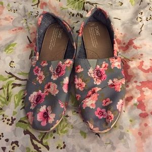 Toms size 7