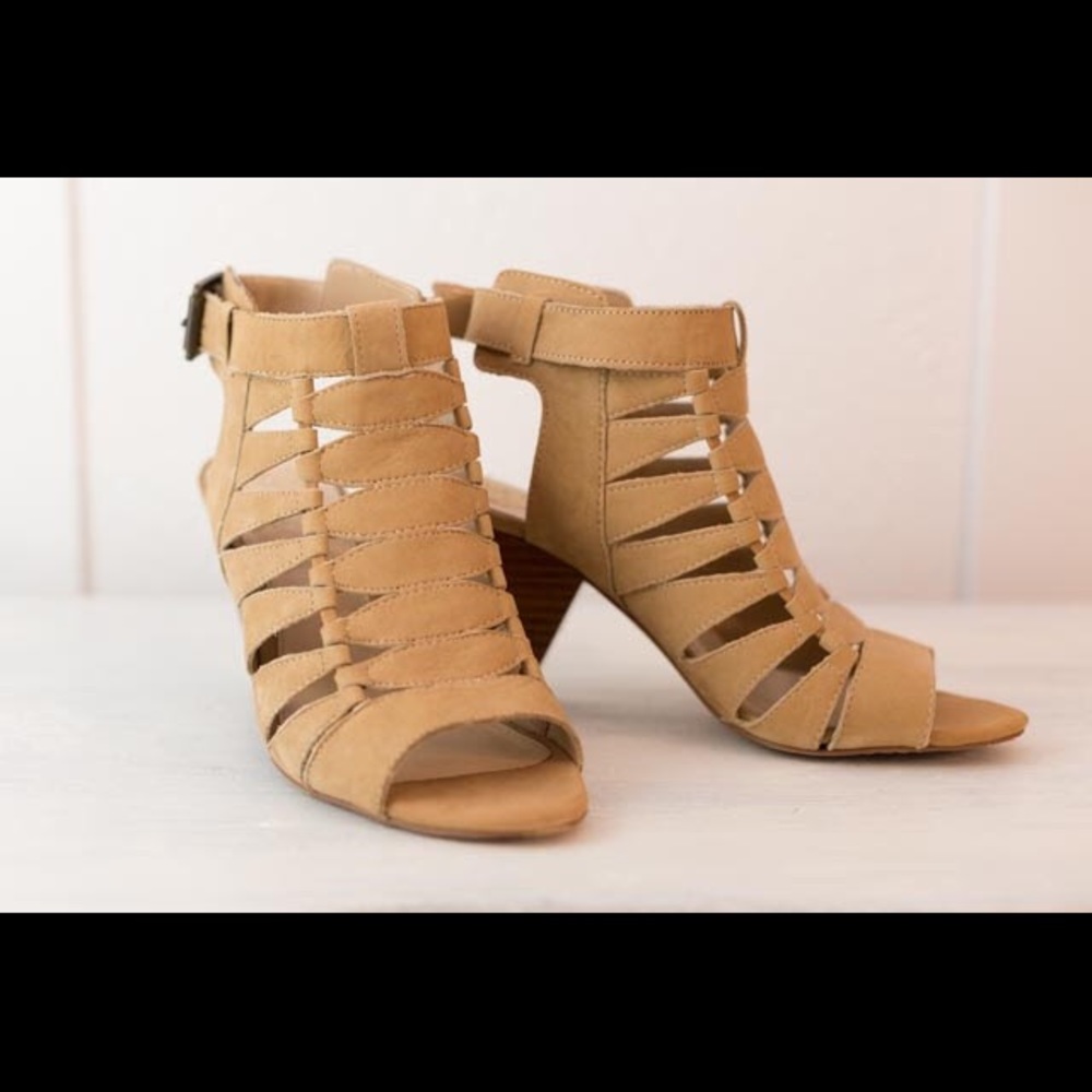 Vince Camuto Elika Sandals size 7M