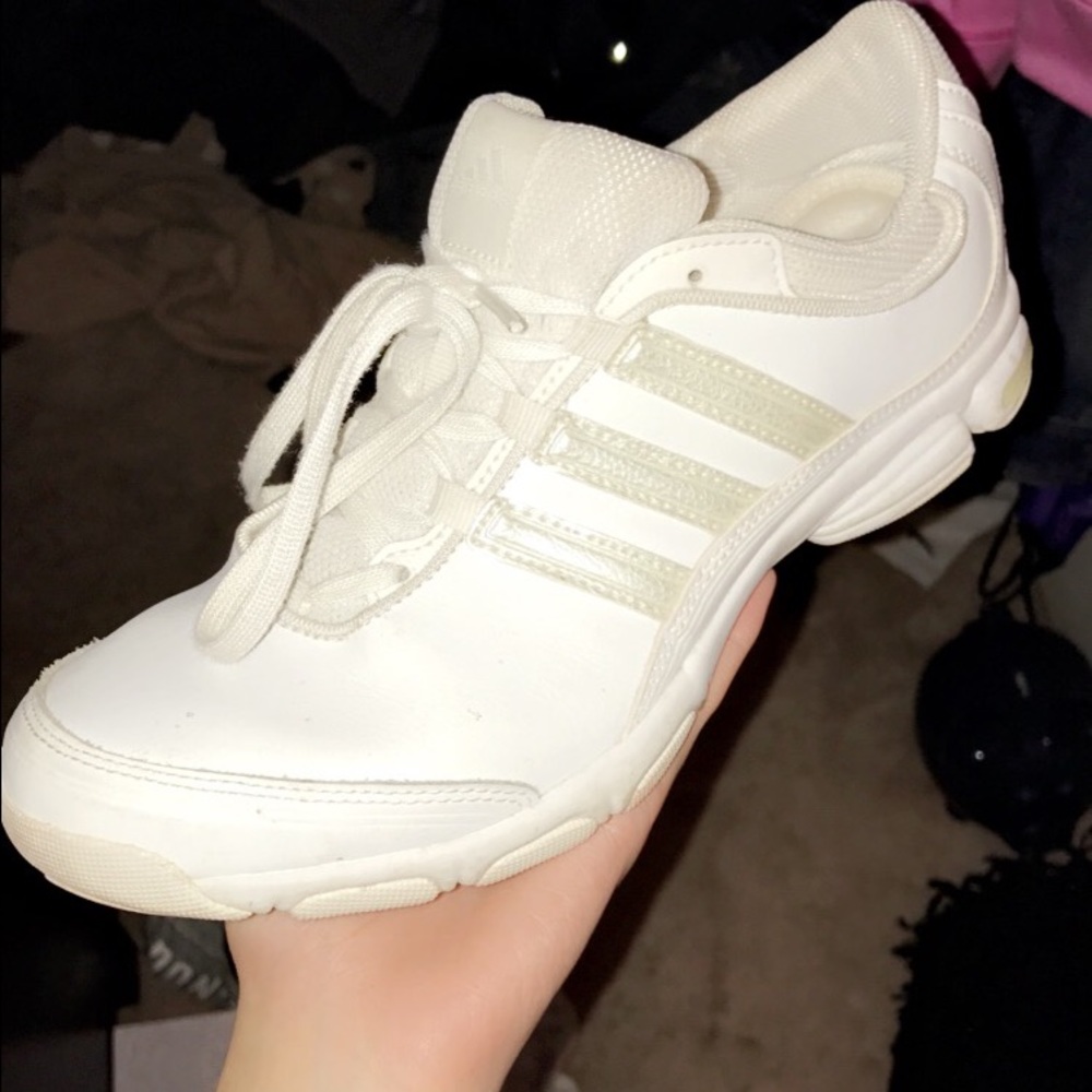 Cheer shoes