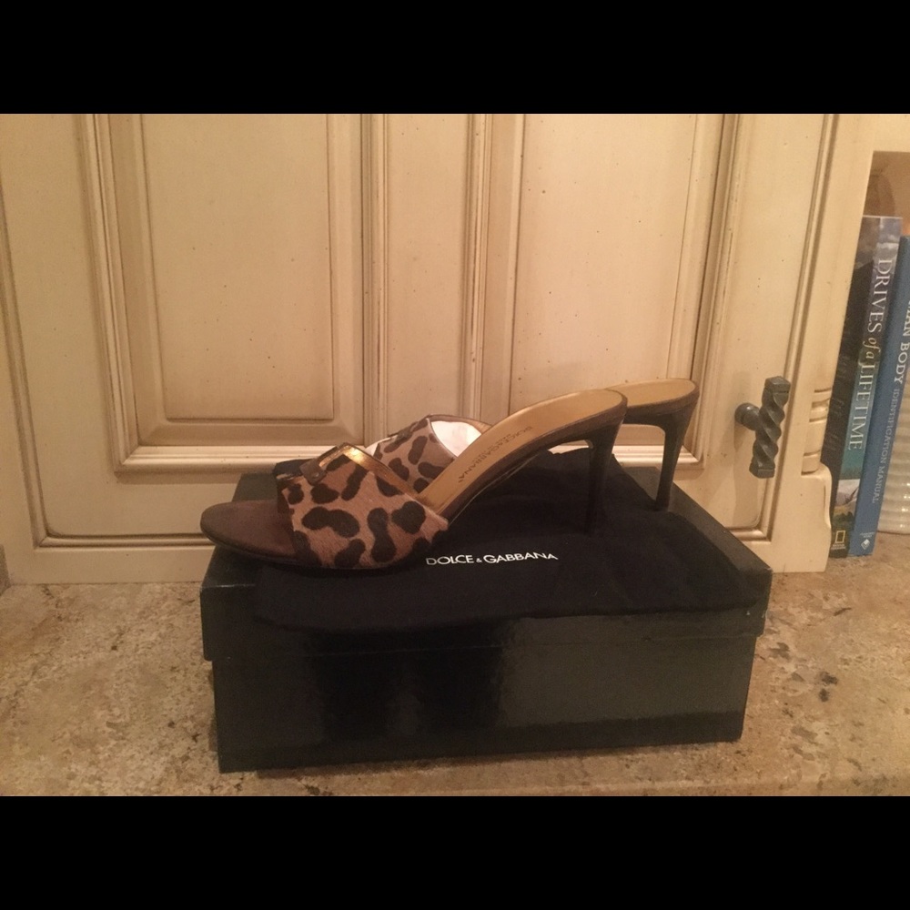 NWT--Dolce & Gabbanna, leopard, calf hair heels, 9