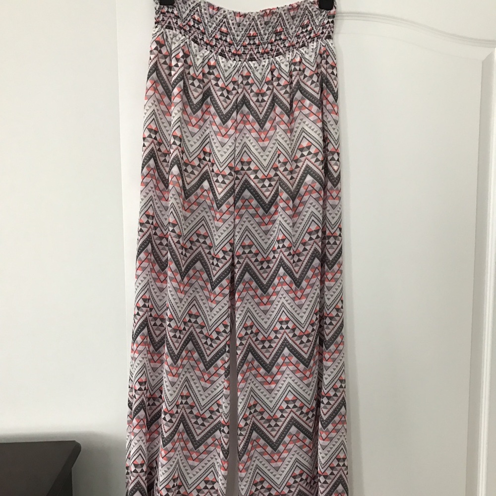 Cute flowy xhilaration pants.