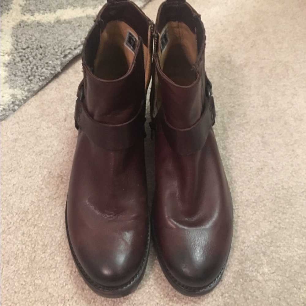 Short brown frye boots