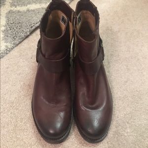Short brown frye boots