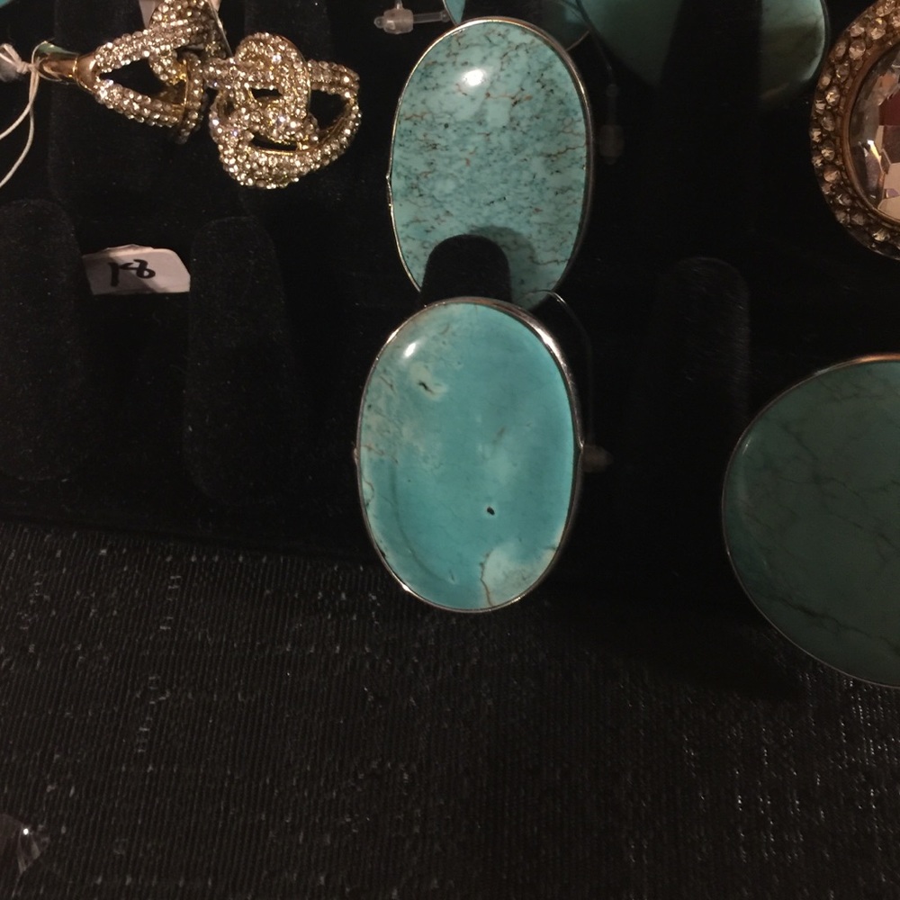 Oval Turquoise Ring - Picture 3 of 3