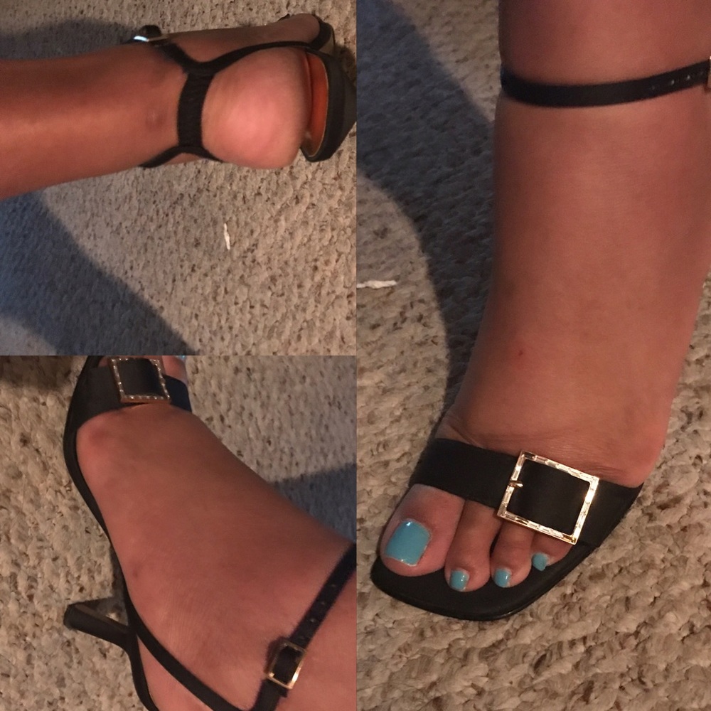 Nine West Sexy Black  Heels with Gold Buckle, Sz8M