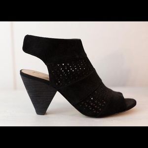 New Audrey Brooke Shooties- Size 7