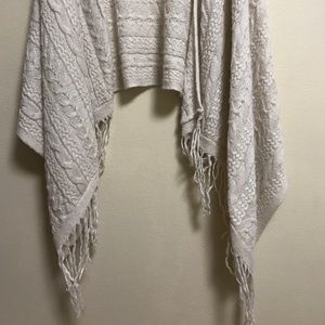 Sleeveless off white cardigan