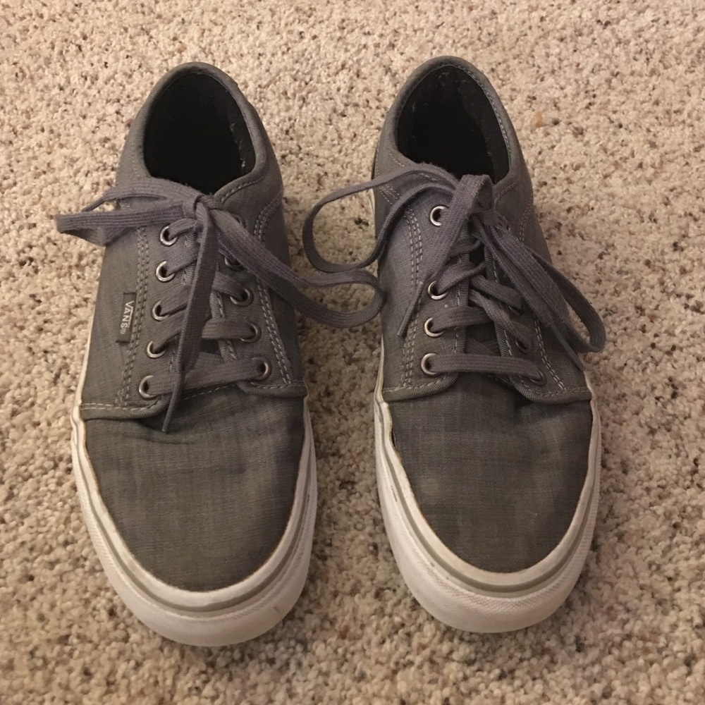 Men's grey Vans.