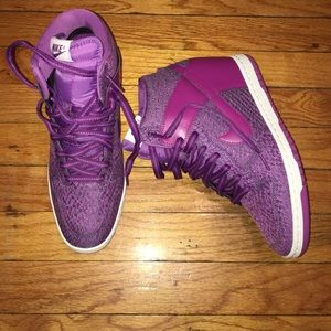 Nike dunks size 9.5