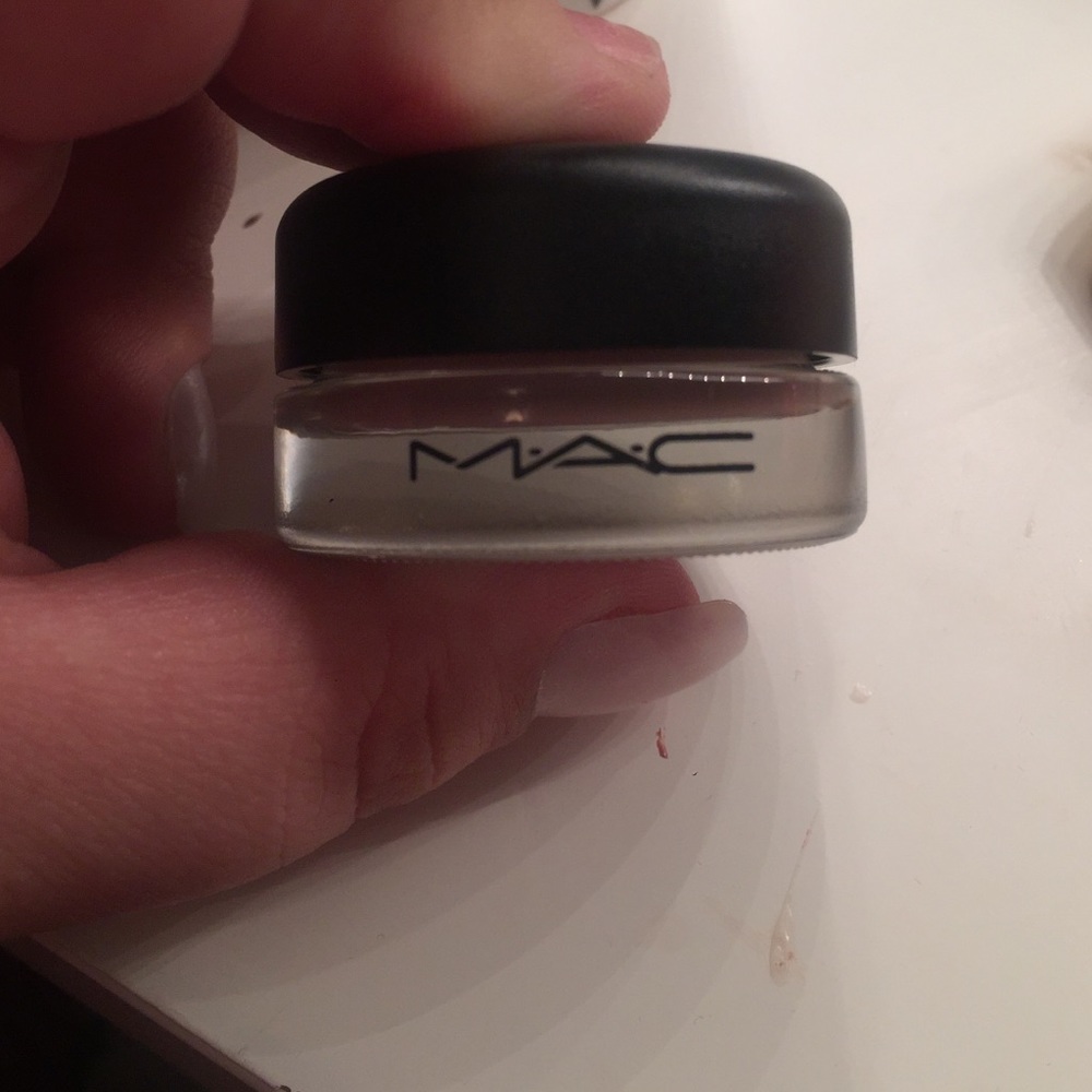 M.A.C pro long wear paint pot