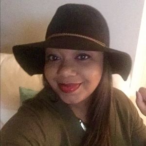 Meet your Posher, Myia