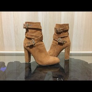 Tony Bianco tan ankle boot - size 5.5