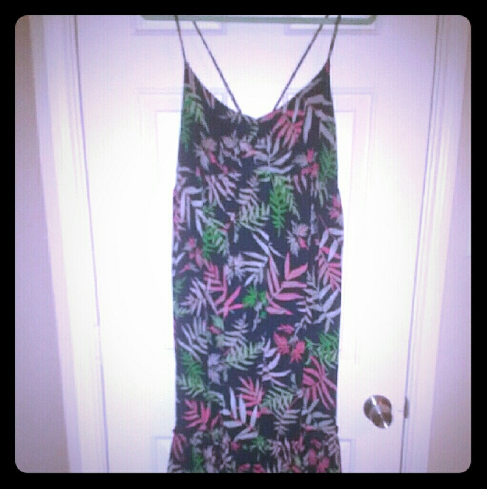 Maxi dress with criss cross back