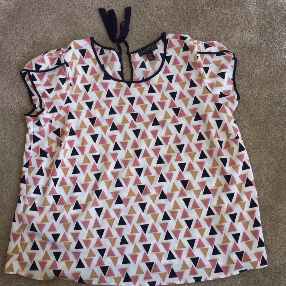 Forever21 triangle print shirt