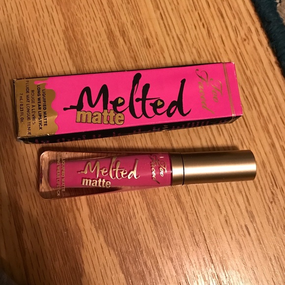 Too faced Melted matte lip gloss - Picture 1 of 3