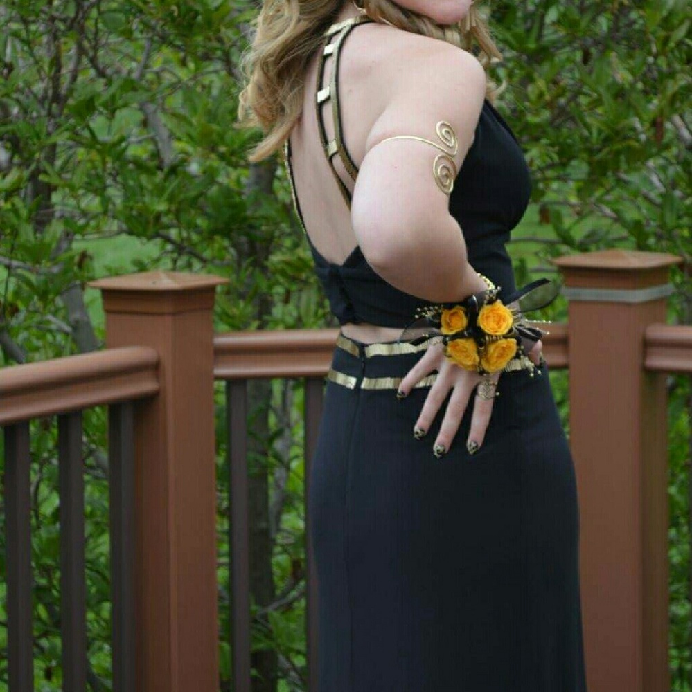 Black and gold prom dress - Picture 2 of 2