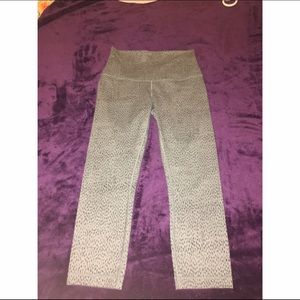 Lulu lemon high rise cropped leggings (size 6)