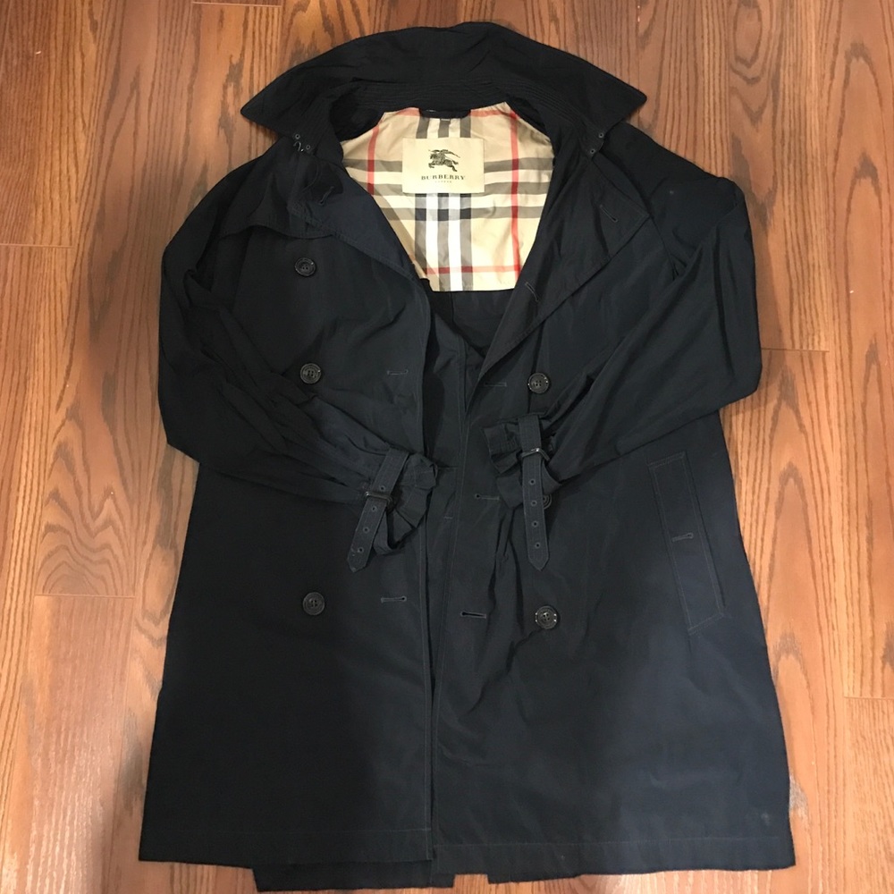 Men's navy Burberry rain coat!
