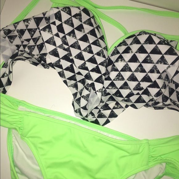 PINK Bikini - Picture 1 of 4