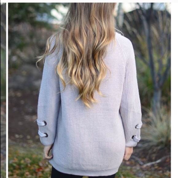 Lace up sweater - Picture 4 of 4