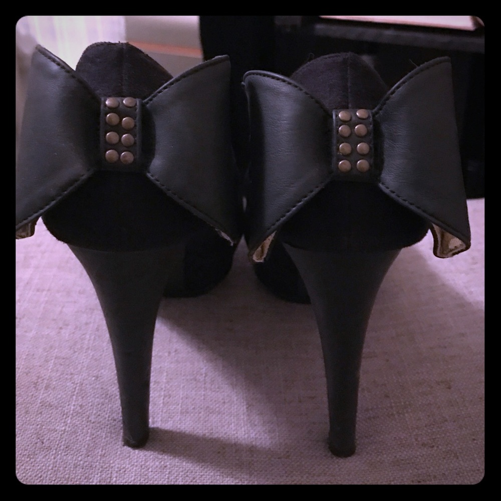 Stiletto Heels Donned With Bow In Rear-Size 9