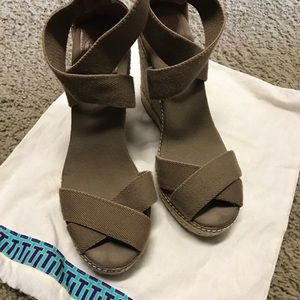 Tory Burch Wedges EUC