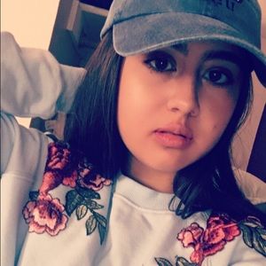 Meet your Posher, Adamari