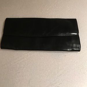 Black clutch