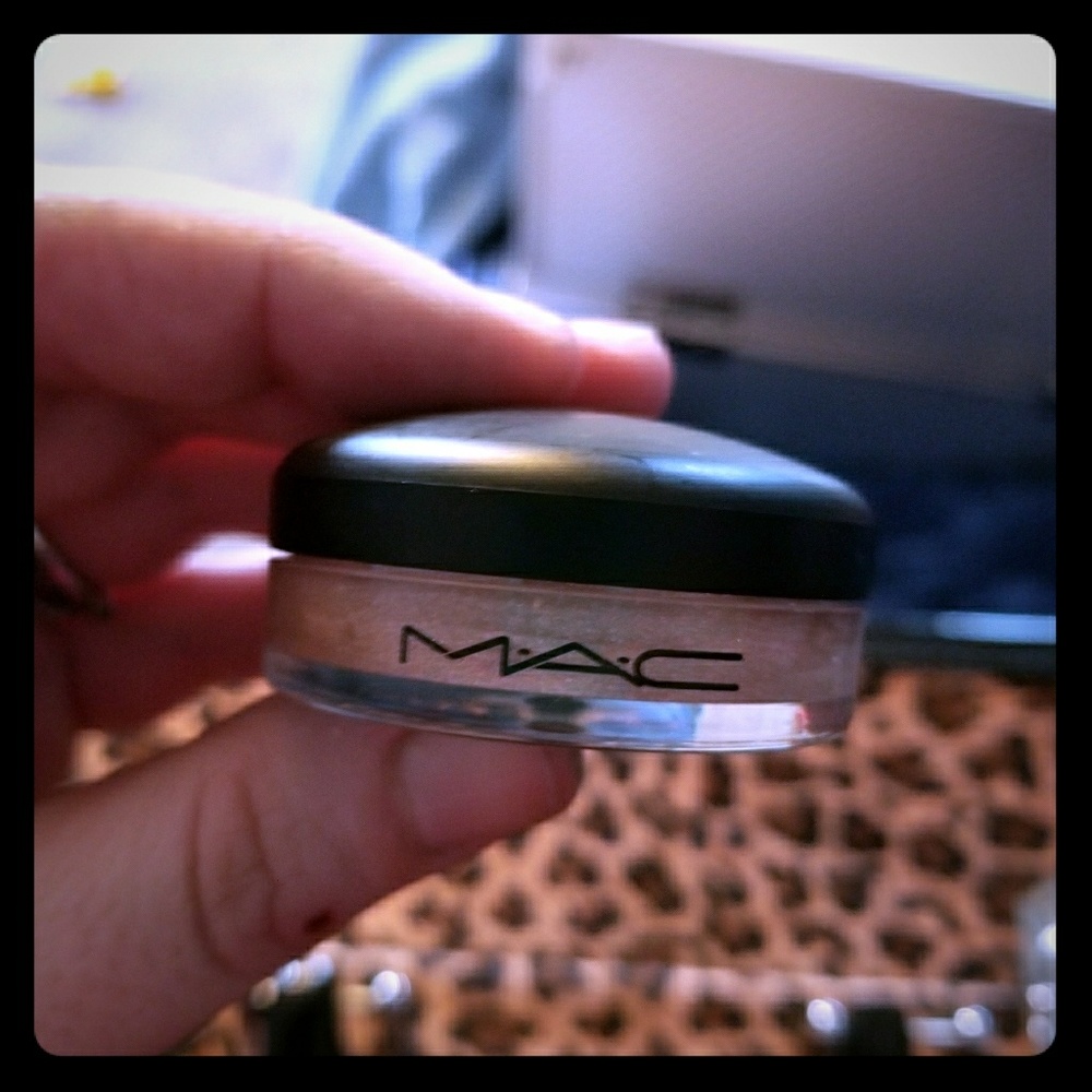 MAC Studio Eye Gloss GIFTED