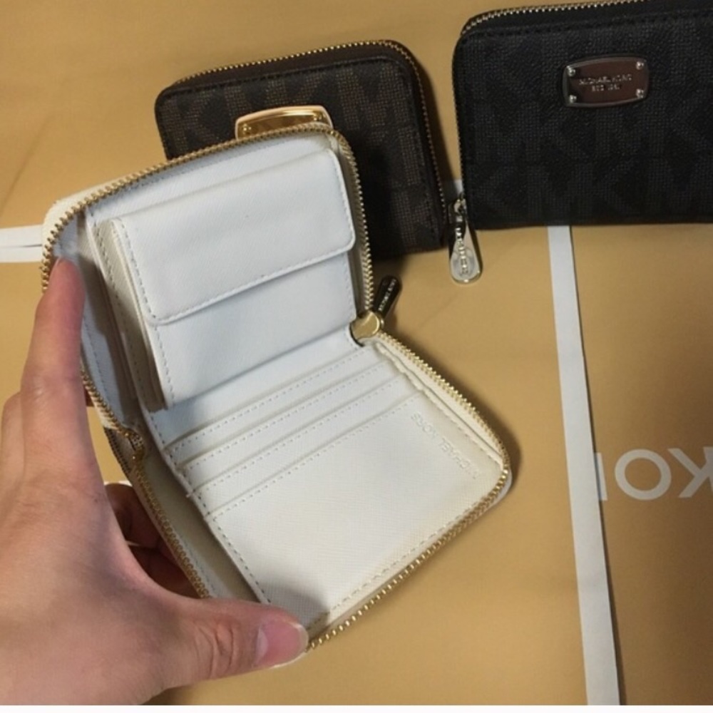 🌟❌soldout!!❌MK wallet signature🌟 - Picture 2 of 4