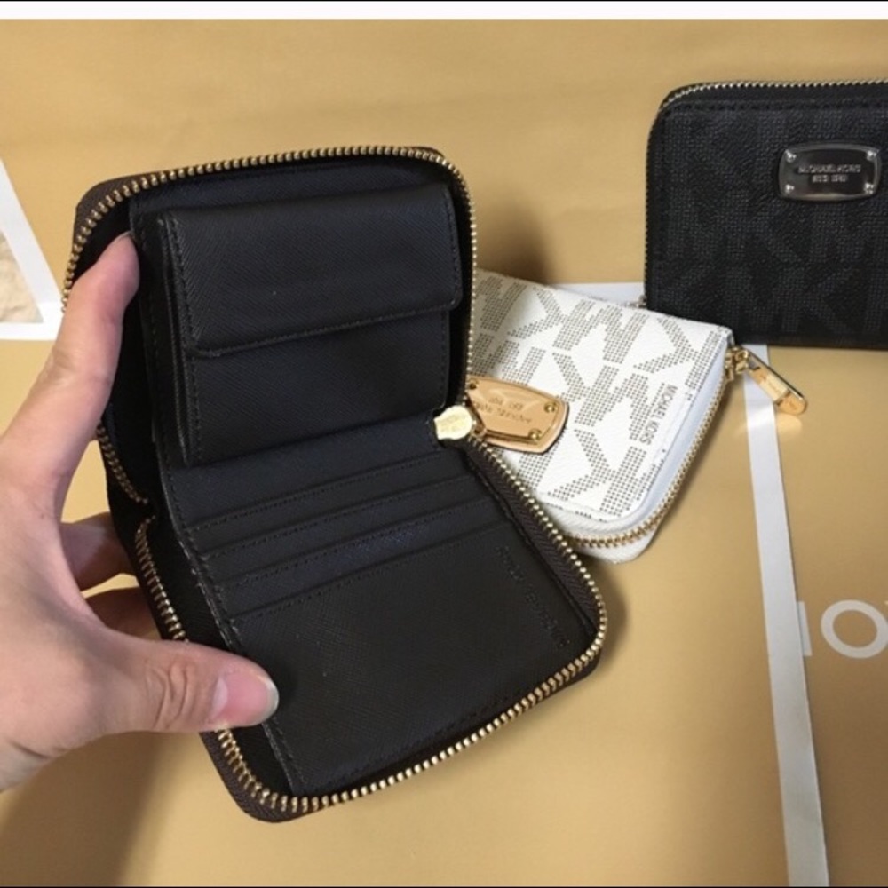 🌟❌soldout!!❌MK wallet signature🌟 - Picture 3 of 4