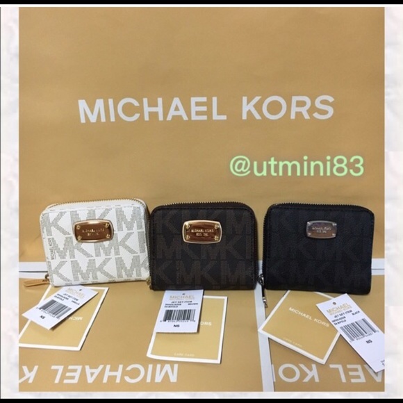 Michael Kors Handbags - 🌟❌soldout!!❌MK wallet signature🌟
