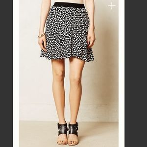 Ruffle skirt with button design