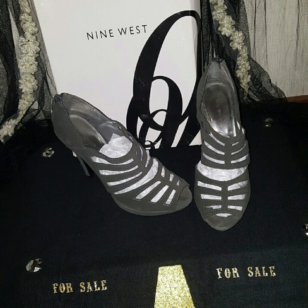NINE WEST SIZE 9 HIGH HEEL