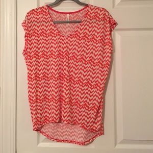 NWOT Short sleeve chevron hi-lo T shirt