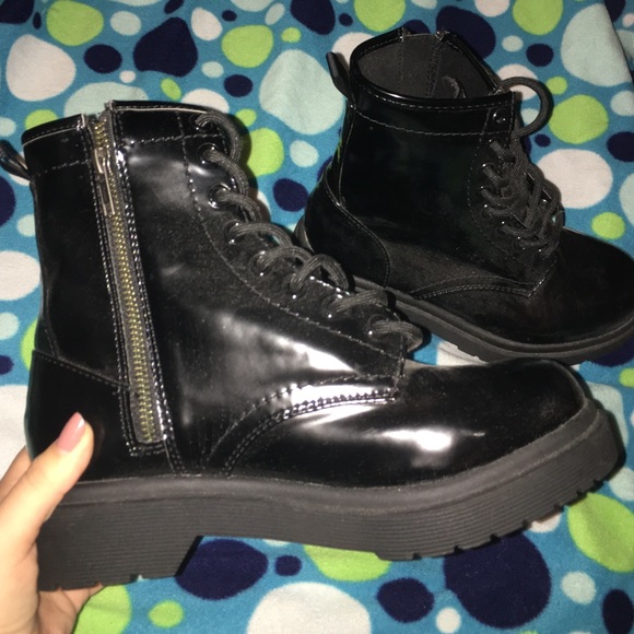 black size 6 boots - Picture 1 of 4