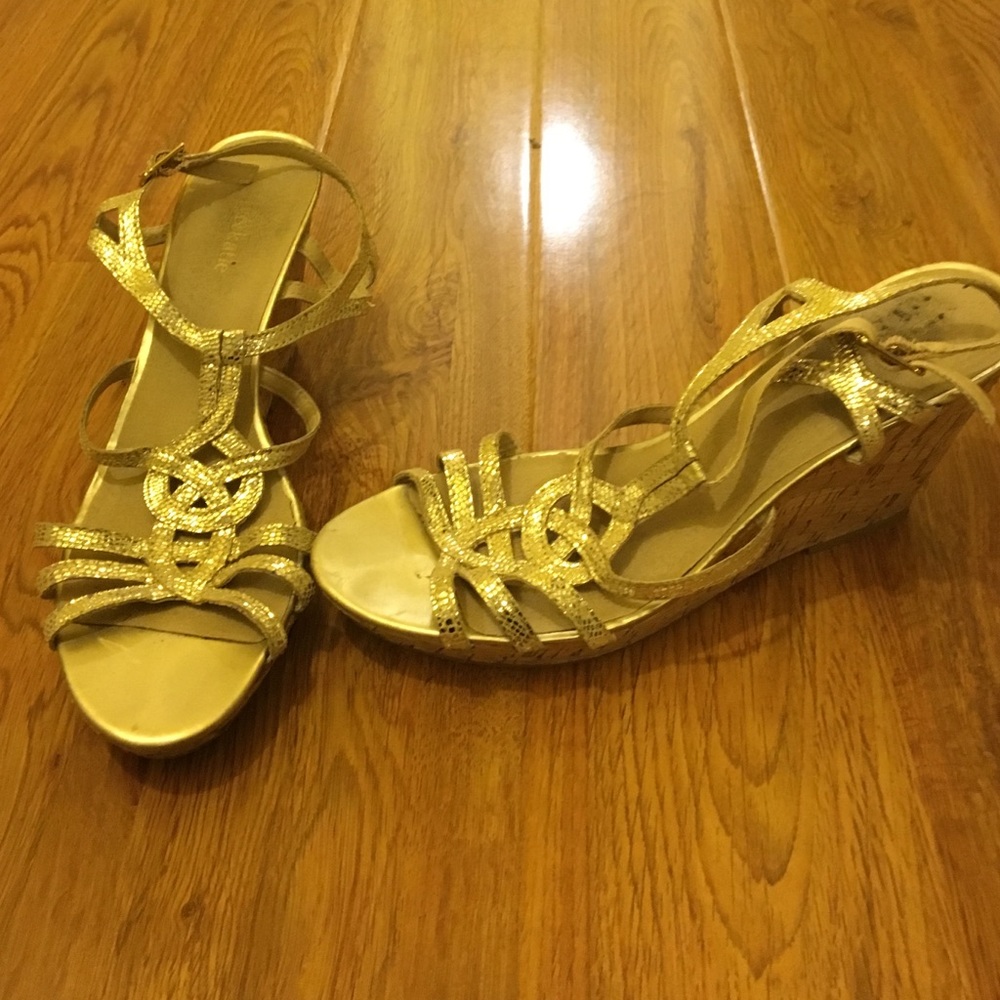 Gold wedges