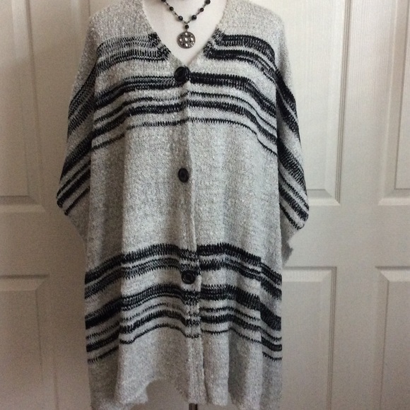 Vertigo Paris Sweaters - NWT Boucle Knit Cardigan Poncho Wrap