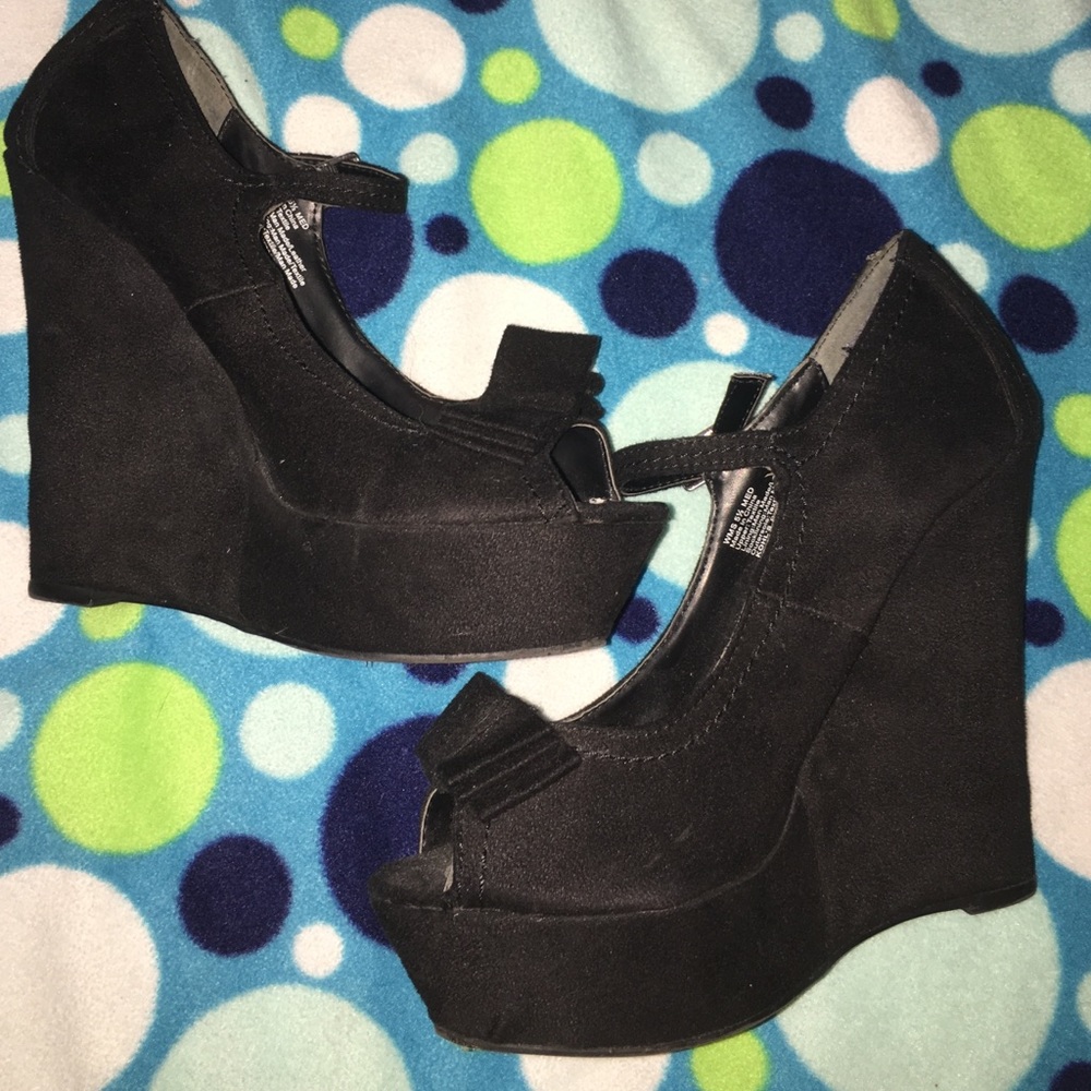 black heels with a bow on the front