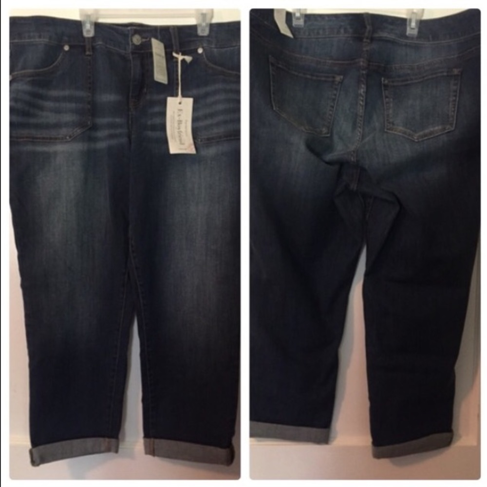 Torrid White Label Cropped Boyfriend Jeans