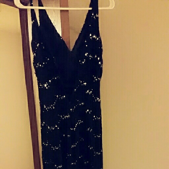 Black gown Size 2 - Picture 3 of 3