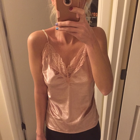 ❗️restocking❗️NWT velvet lace tank top top cami - Picture 2 of 3