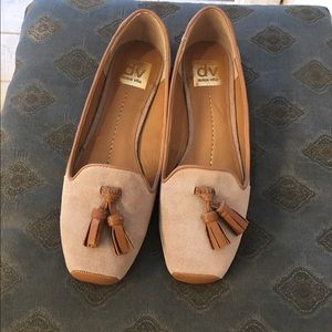 D/V tan suede flats. Reposhing because to small.