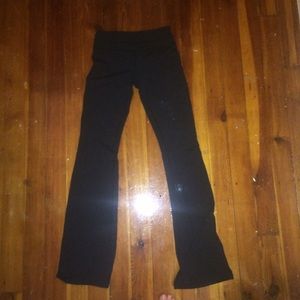 Black Lululemon yoga pants