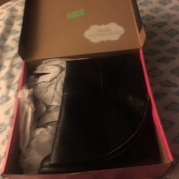 Boots - Picture 4 of 4