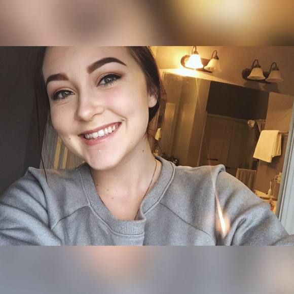 Meet your Posher, Gabby - Picture 1 of 1