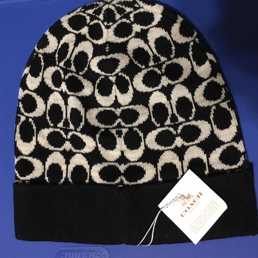 Coach signature beanie NWT