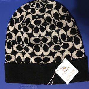 Coach signature beanie NWT