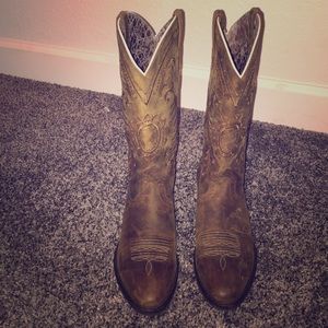 Ariat Women boots size 6.5