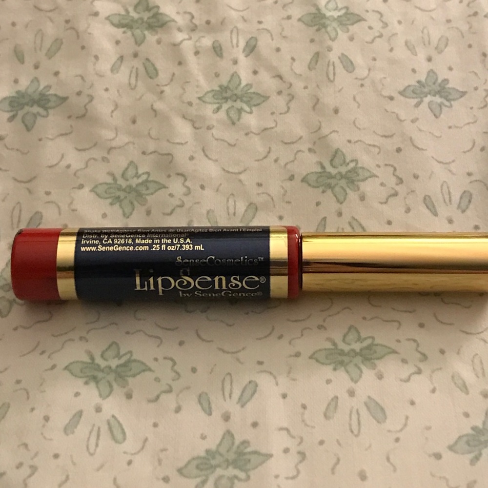 Lipsense in "Blu-red" used 1x